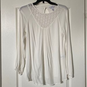 LIZ LANGE MATERNITY Long Sleeved white top